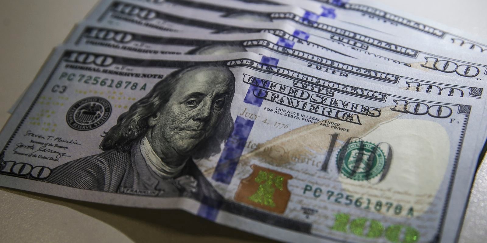 dolar-fecha-abaixo-de-r$-5,50-pela-primeira-vez-em-oito-meses