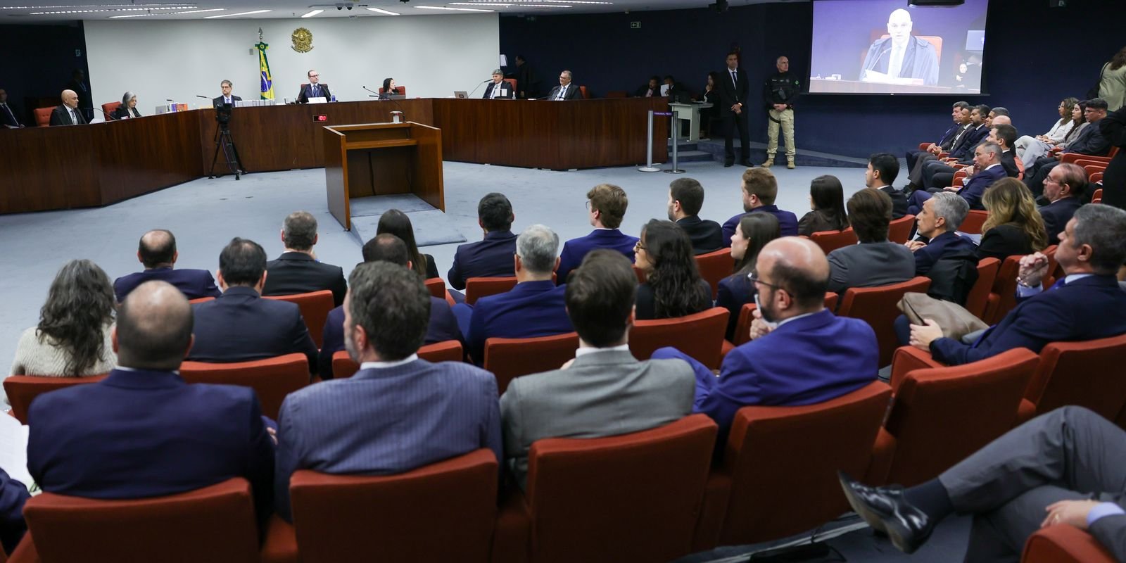 saiba-como-foi-o-1o-dia-do-julgamento-de-bolsonaro-e-mais-sete-reus