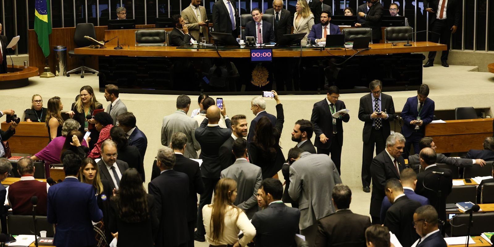 motta-adia-votacao-de-pl-antifaccao-para-terca-feira-(18)