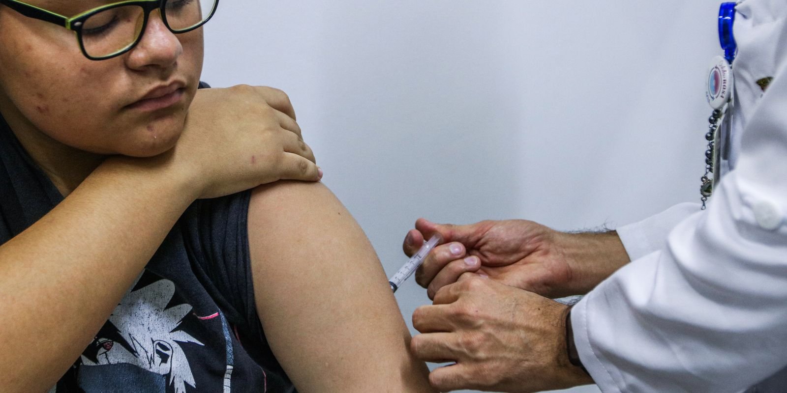 jovens-de-15-a-19-anos-podem-se-vacinar-contra-hpv-ate-junho-de-2026
