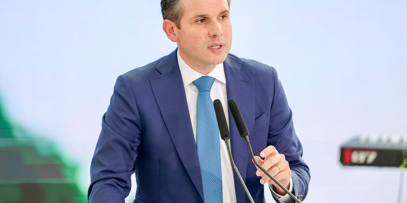 fim-da-escala-6×1-pode-ser-votado-em-maio,-diz-presidente-da-camara