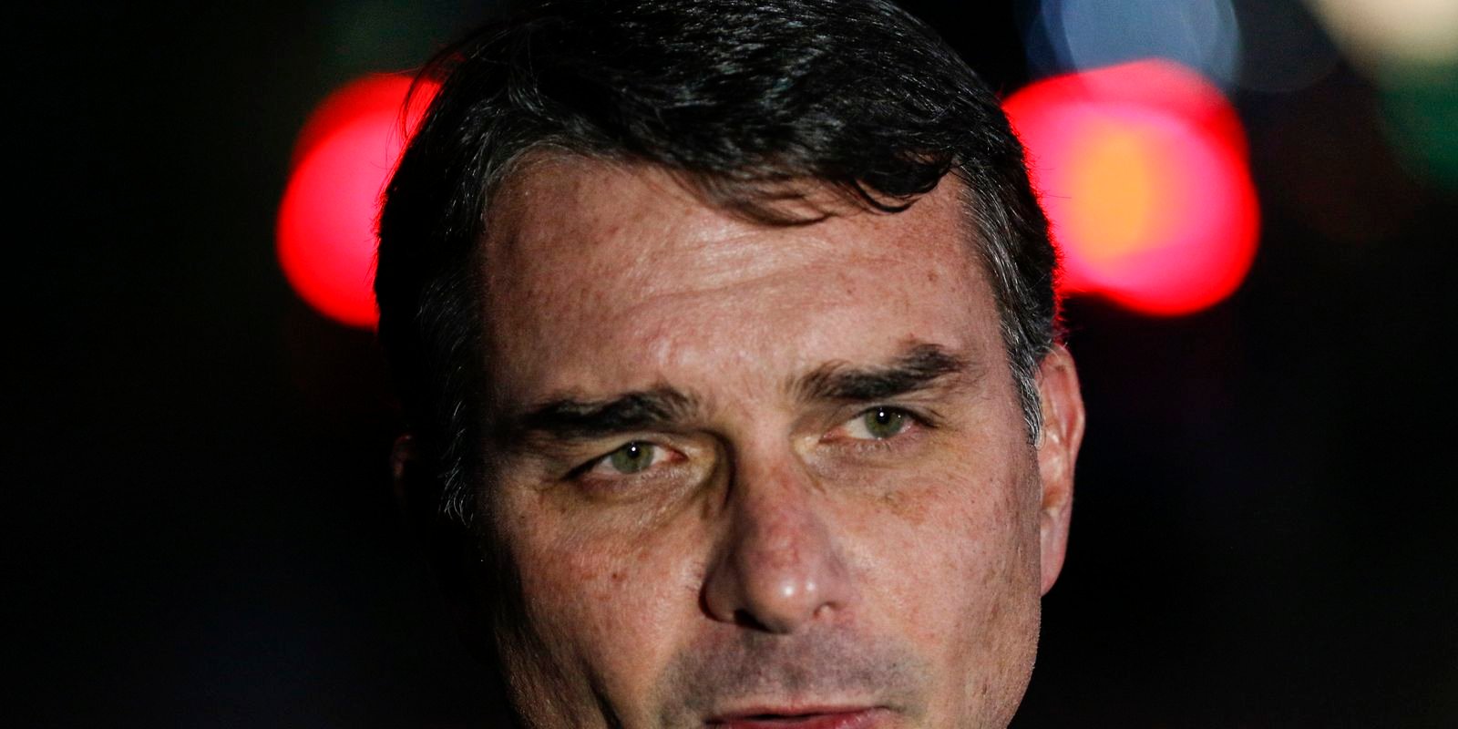 flavio-bolsonaro-admite-cobranca-a-vorcaro,-mas-nega-crime