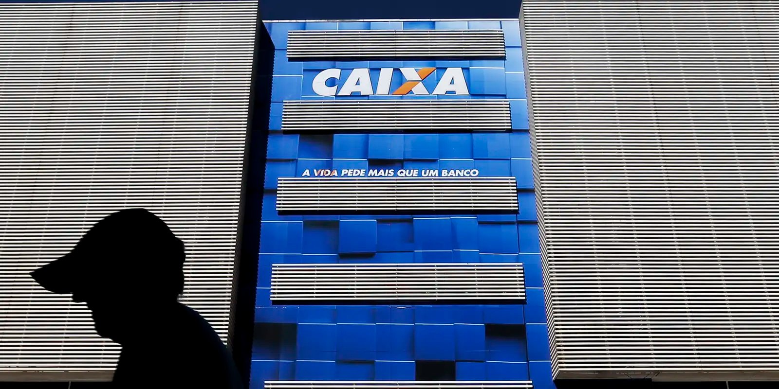 lucro-da-caixa-cai-34%-no-primeiro-trimestre-com-novas-regras-do-bc