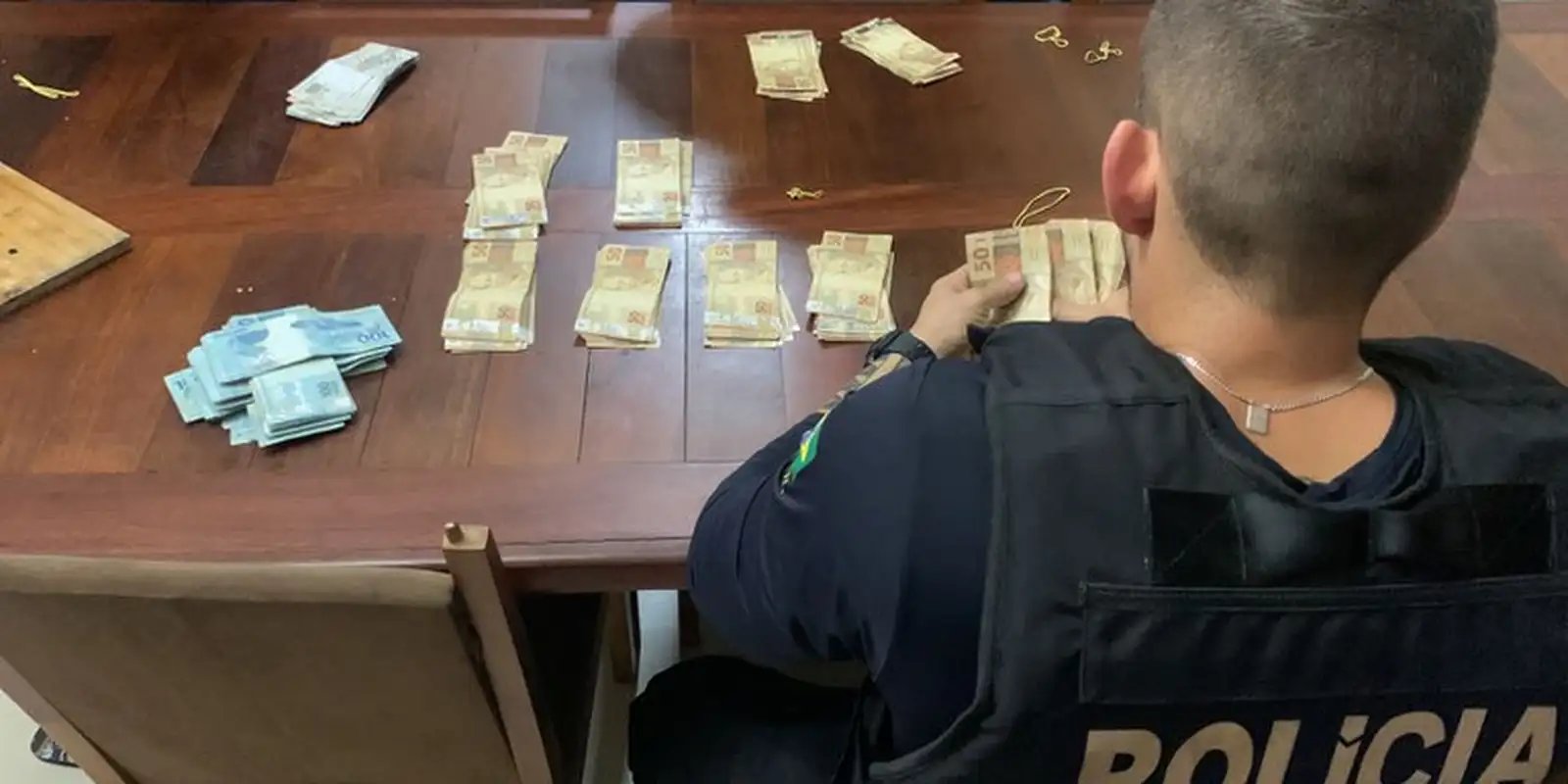 pf-investiga-esquema-de-contrabando,-corrupcao-e-lavagem-de-dinheiro