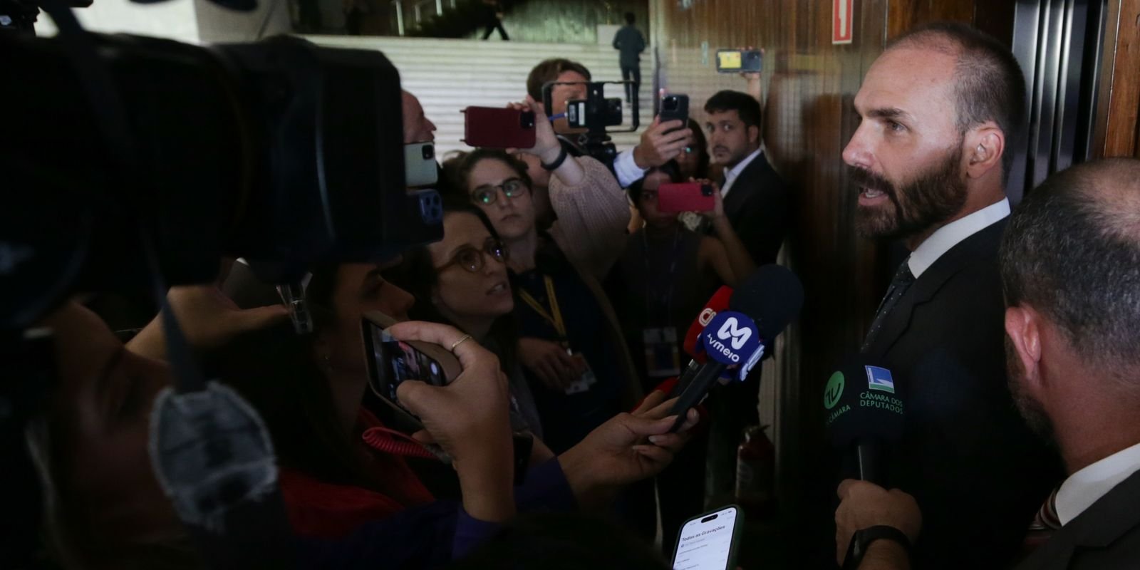 stf-condena-eduardo-bolsonaro-a-inelegibilidade-e-a-4-anos-de-prisao