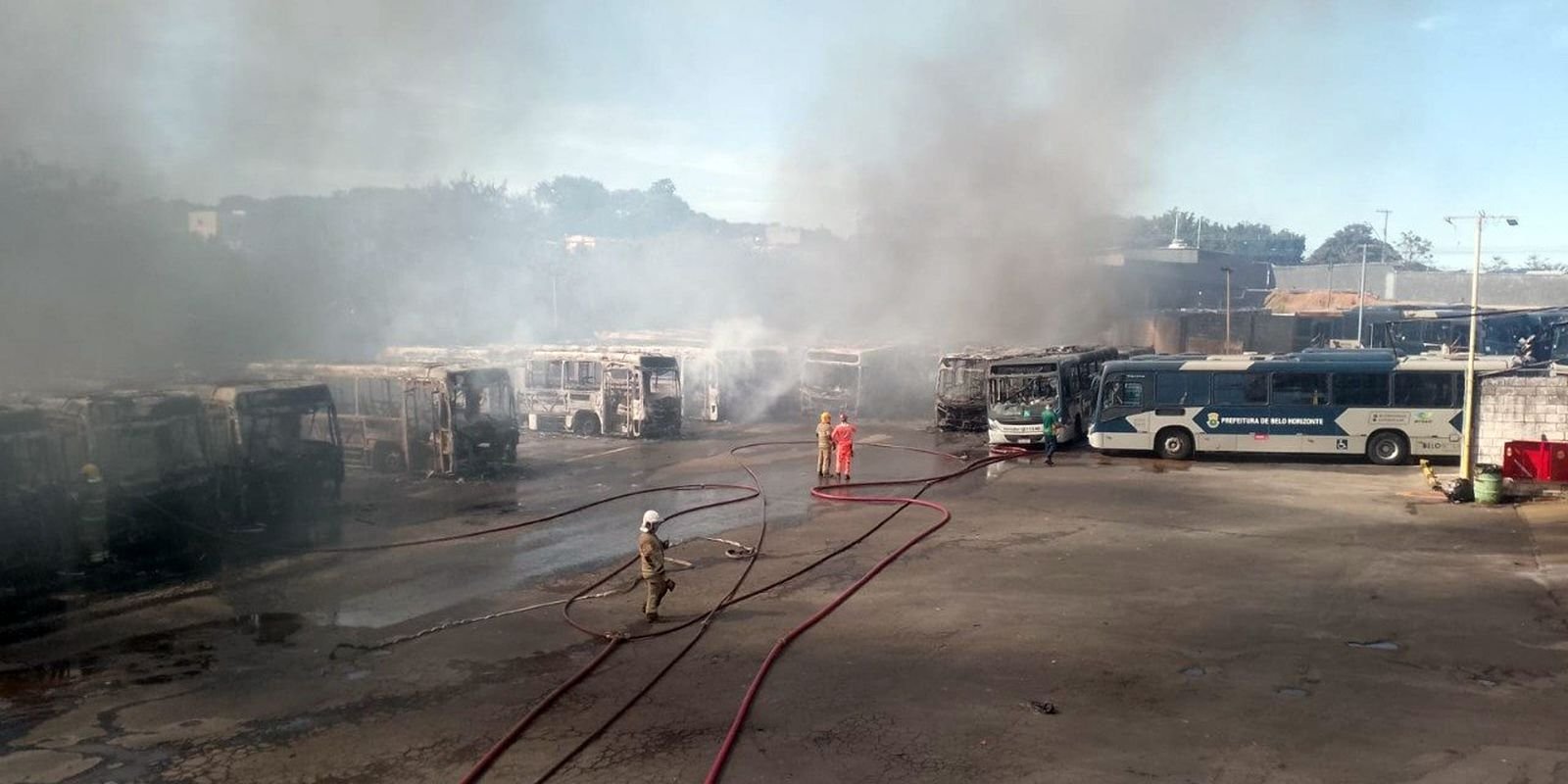 apos-incendio,-empresas-fazem-remanejamento-da-frota-de-onibus-em-mg