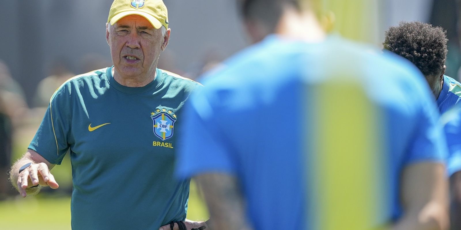 ancelotti-da-pista-de-martinelli-para-vaga-de-paqueta-contra-noruega
