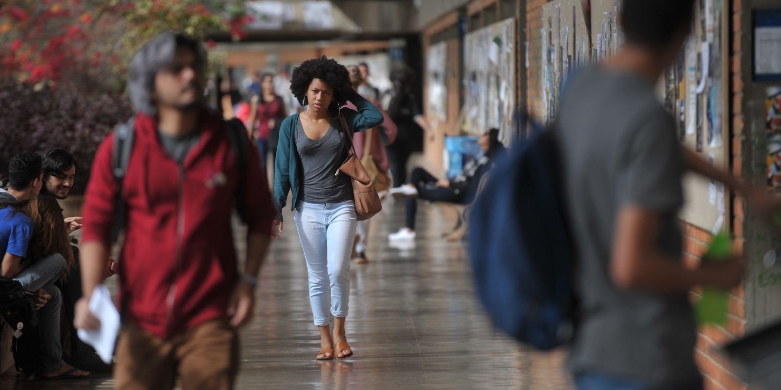 mais-de-54%-dos-graduandos-ja-abandonaram-curso-para-cuidar-dos-filhos