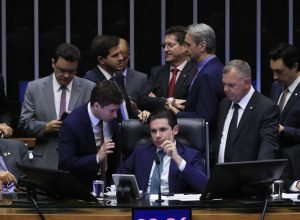 pec-da-blindagem-e-aprovada-por-deputados-e-vai-ao-senado 