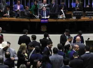 camara-aprova-texto-que-dificulta-denuncia-criminal-contra-parlamentar