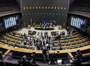 pl-que-isenta-ir-ate-r$-5-mil-sera-votado-na-quarta,-1o-de-outubro