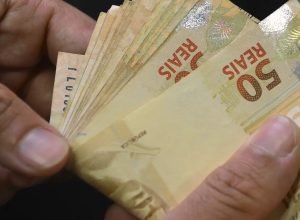 brasileiros-sacaram-em-janeiro-r$-403,29-milhoes-esquecidos-em-bancos