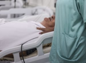 quase-mil-medicos-sofreram-agressao-no-trabalho-no-rj desde-2018