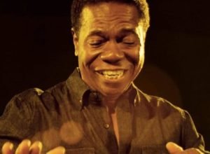 percussionista-paulinho-da-costa-entra-para-calcada-da-fama