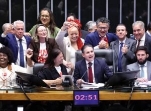 camara-aprova,-em-dois-turnos,-pec-pelo-fim-da-escala-6×1
