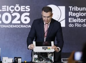 tre-rj-abre-urna-para-o-publico-e-defende-seguranca-do-voto-eletronico