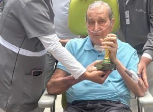 ex-tecnico-da-selecao,-parreira-recebe-alta-apos-80-dias-internado