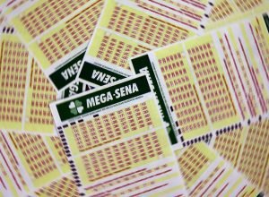 mega-sena-acumula-para-r$-102-milhoes;-confira-os-numeros-sorteados