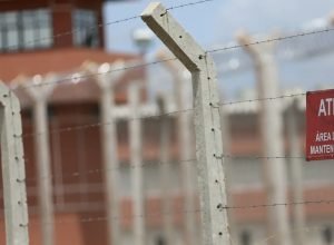 operacao-apreende-600-celulares-em-mais-de-100-prisoes-do-pais